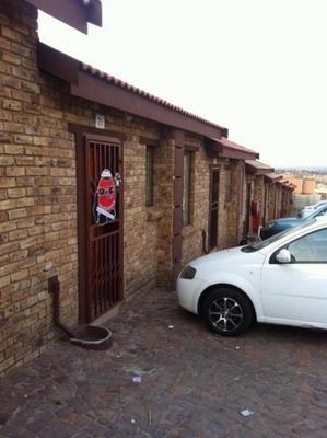 Townhouse For Sale in Olievenhoutsbos, Centurion