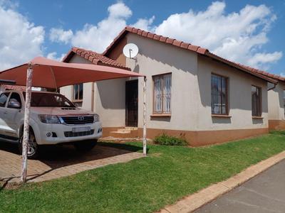 Townhouse For Sale in Clayville, Midrand