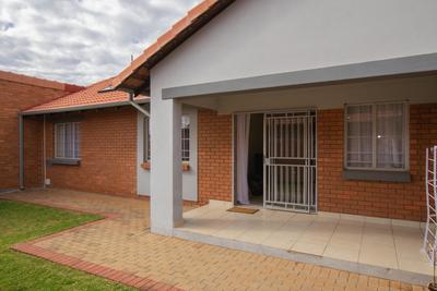 Townhouse For Rent in Monavoni, Centurion