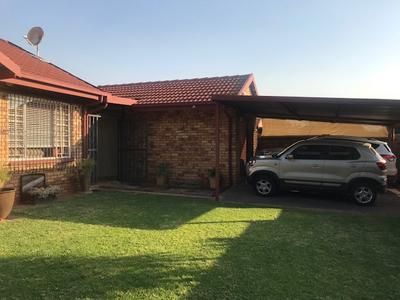 House For Sale in Rooihuiskraal North, Centurion