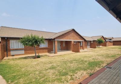 Townhouse For Sale in Monavoni, Centurion