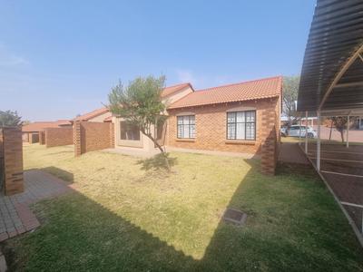 Townhouse For Sale in Monavoni, Centurion