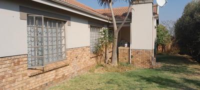 Townhouse For Rent in Amberfield, Centurion