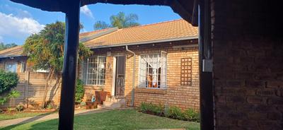 Townhouse For Sale in Rooihuiskraal North, Centurion