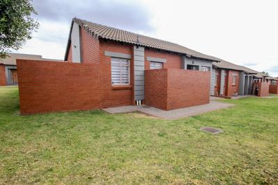 Townhouse For Sale in Monavoni, Centurion