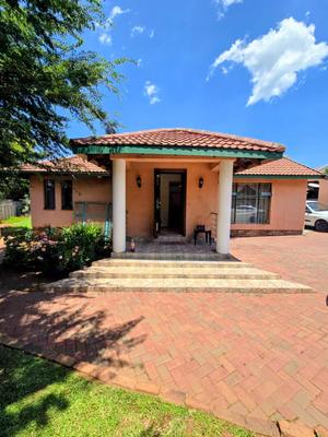 House For Sale in Heuweloord, Centurion
