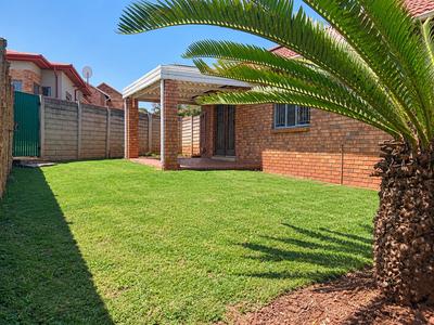 Townhouse For Sale in Die Hoewes, Centurion