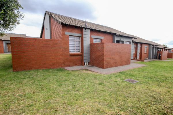 Townhouse For Sale in Monavoni, Centurion