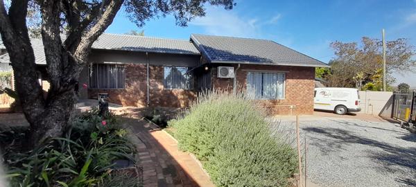 House For Sale in Rooihuiskraal, Centurion